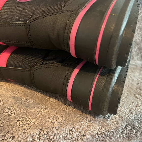 Khombu boots - size 2 - pink and black - Picture 2 of 7